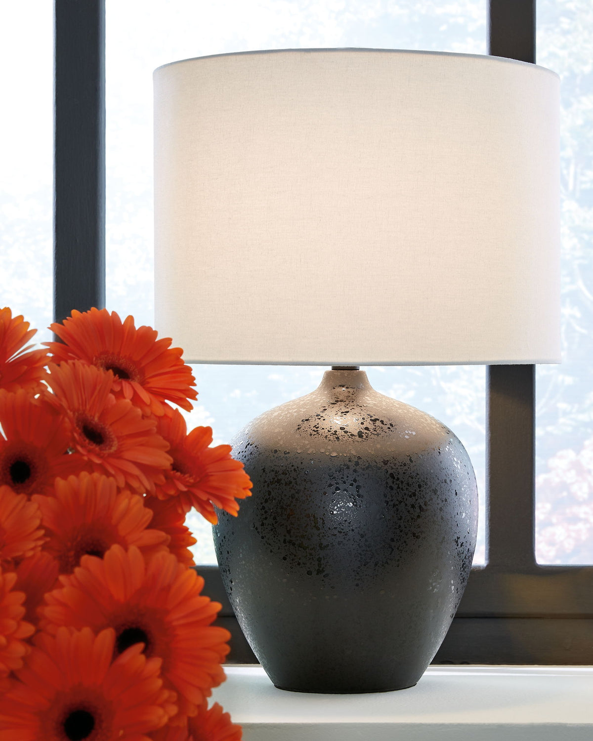 Ladstow - Ceramic Table Lamp - Black