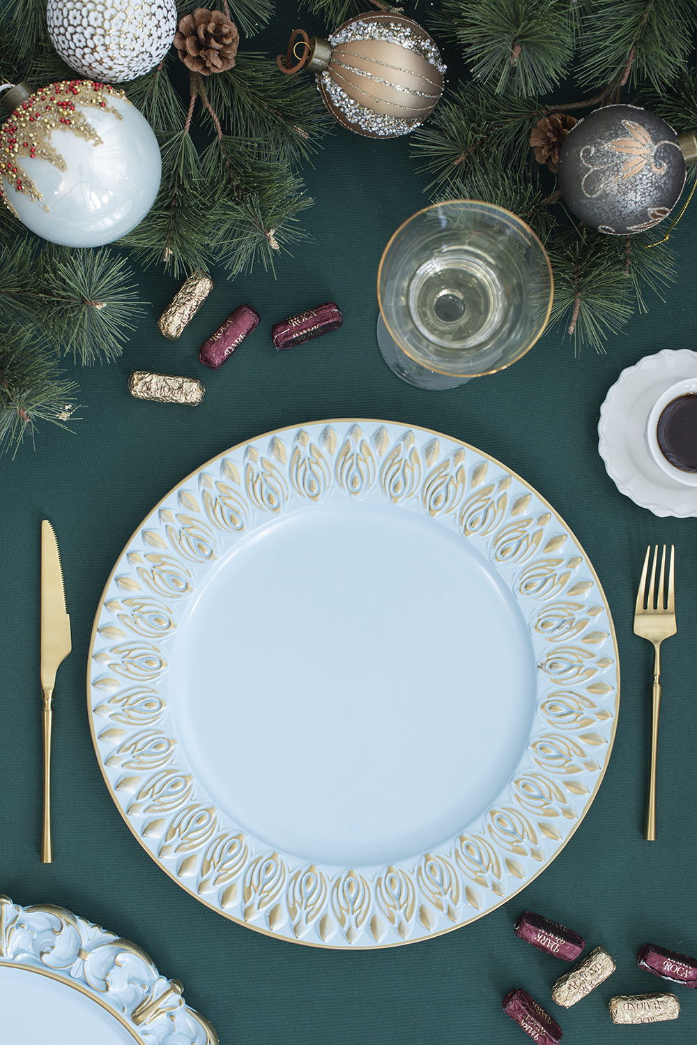 Elegant Plastic Charger Plate (Set of 8)