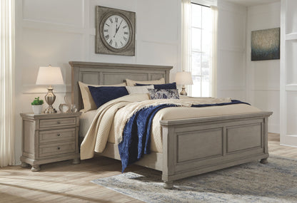 Lettner - 6 Pc. - Dresser, Mirror, Chest, California King Panel Bed, 2 Nightstands - Light Gray