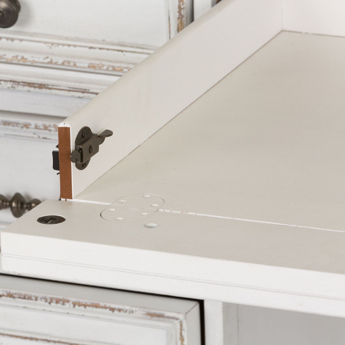 Magnolia Manor - Credenza