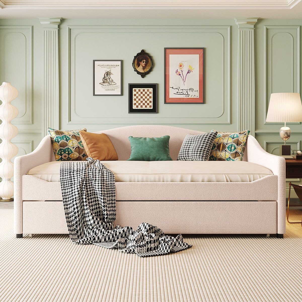 Upholstered Daybed With Light And Trundle