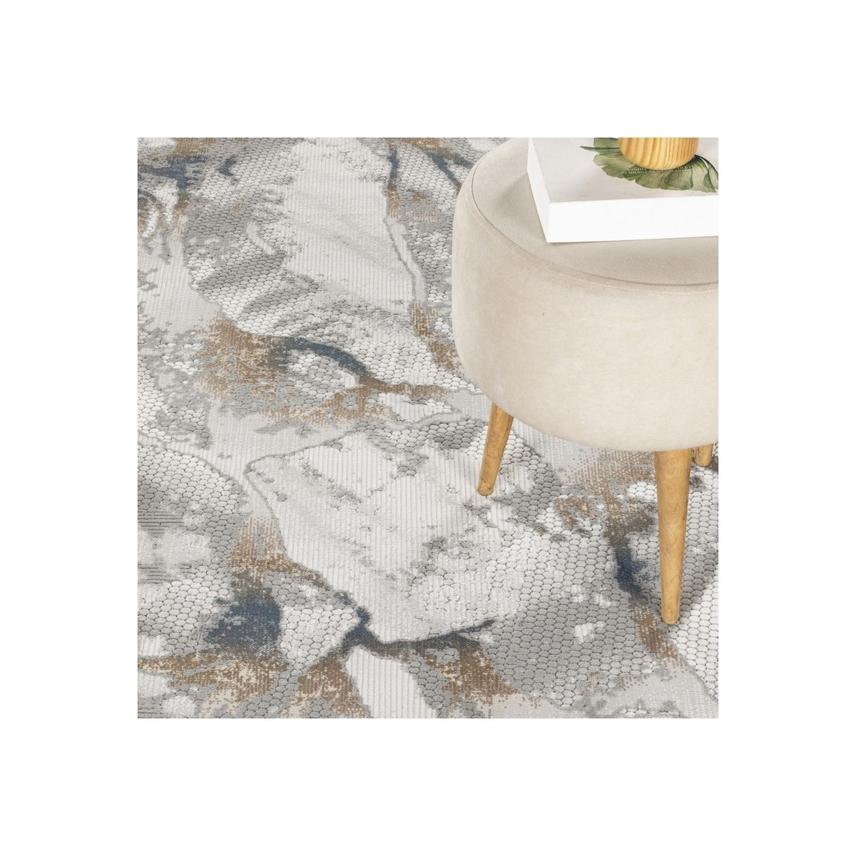Geometrix - 5'3" X 7'3" Area Rug & Geometric 3D Effect - Ivory / Gray