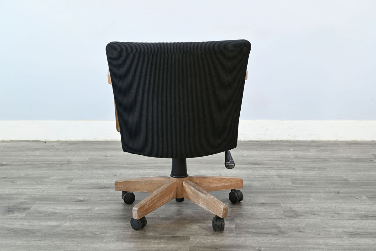 Gibson - Game Chair With Casters