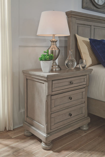 Lettner - 5 Pc. - Dresser, Mirror, King Panel Bed, 2 Nightstands - Light Gray