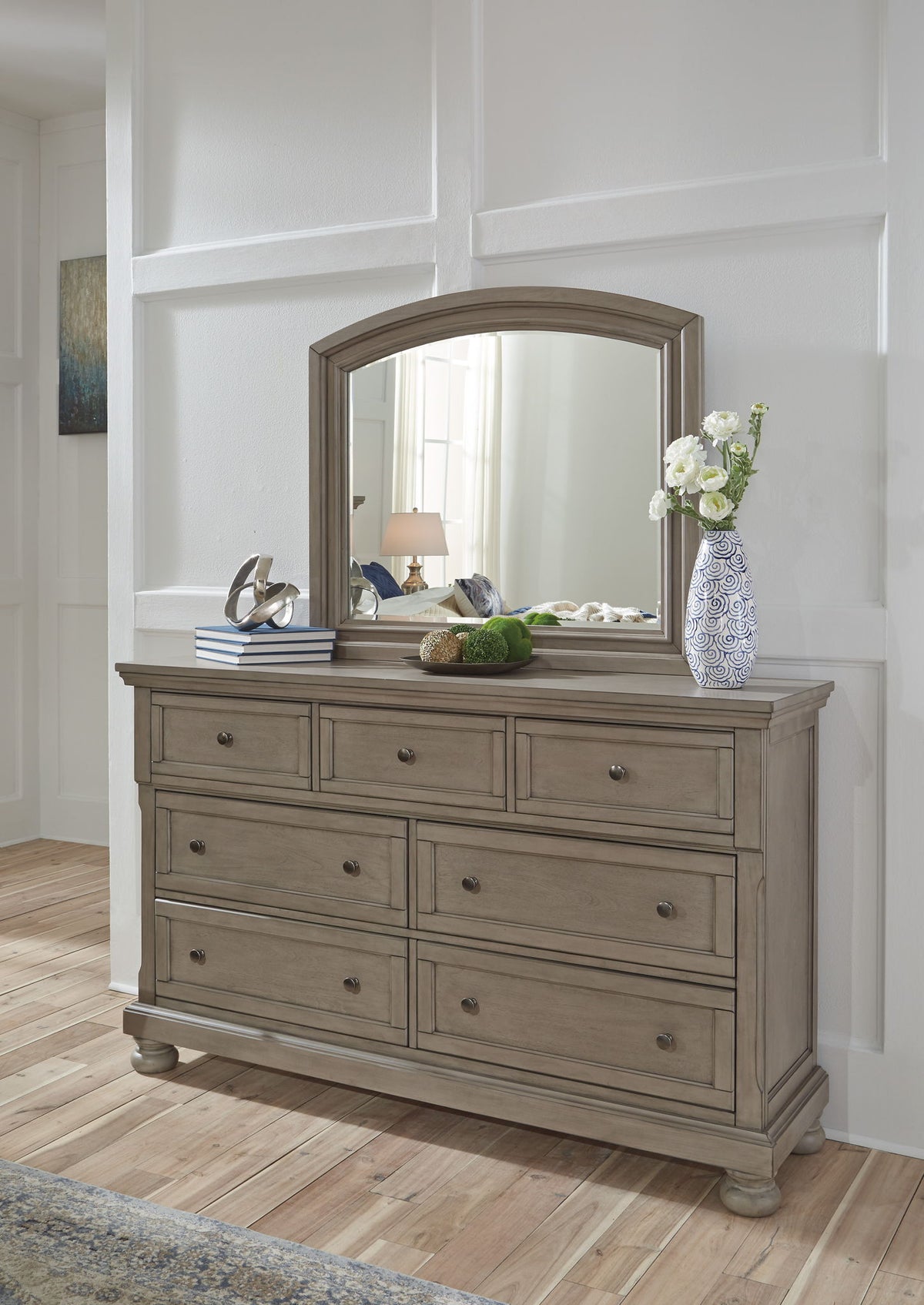 Lettner - 6 Pc. - Dresser, Mirror, Chest, King Panel Bed, 2 Nightstands - Light Gray
