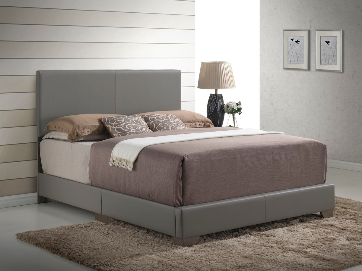 Elegant Platform Bed For Relaxed Spaces