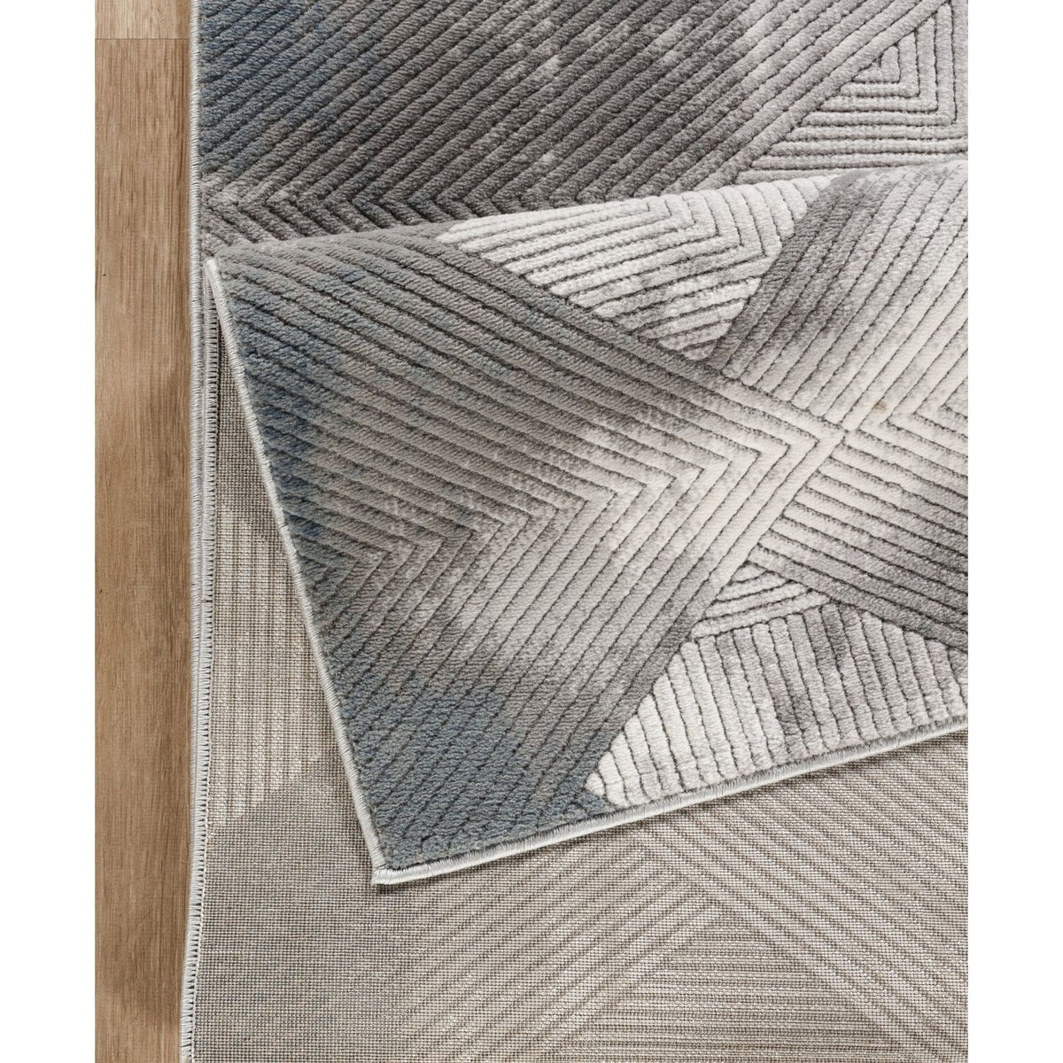 Geometrix - 5'3" X 7'3" Area Rug With Geometric 3D Effect - Ivory / Gray