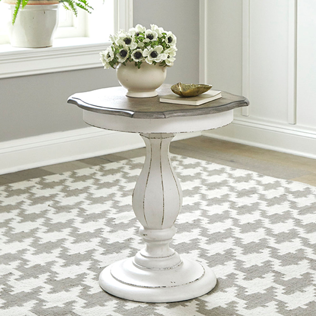 Magnolia Manor - Round Accent Table - Antique White