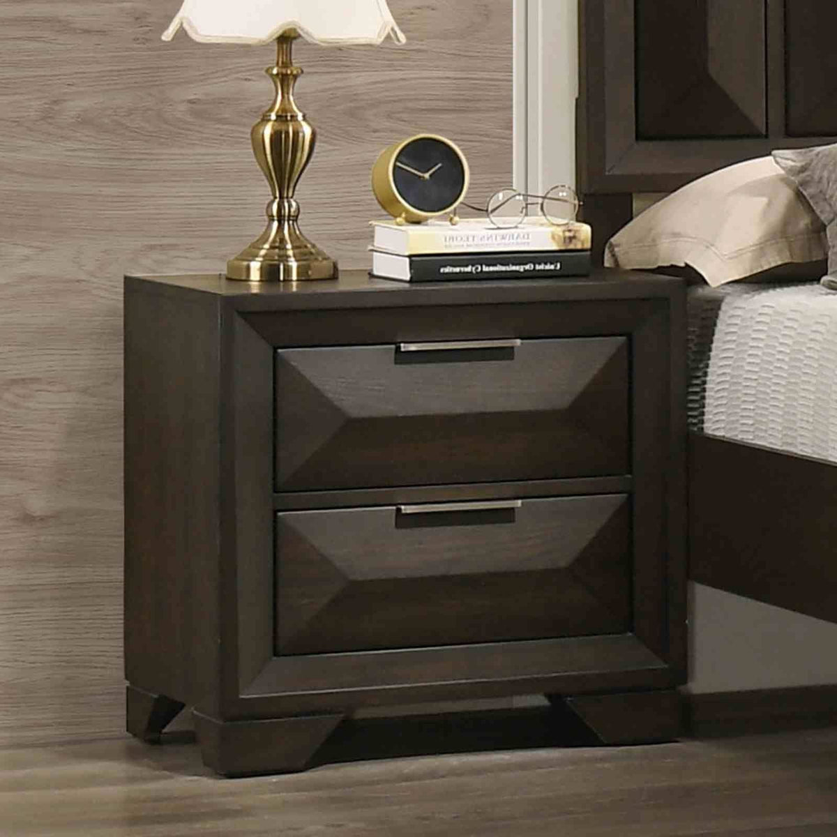 3 Piece Bedroom Set With Faceted Panels Bed And 2 Nightstands