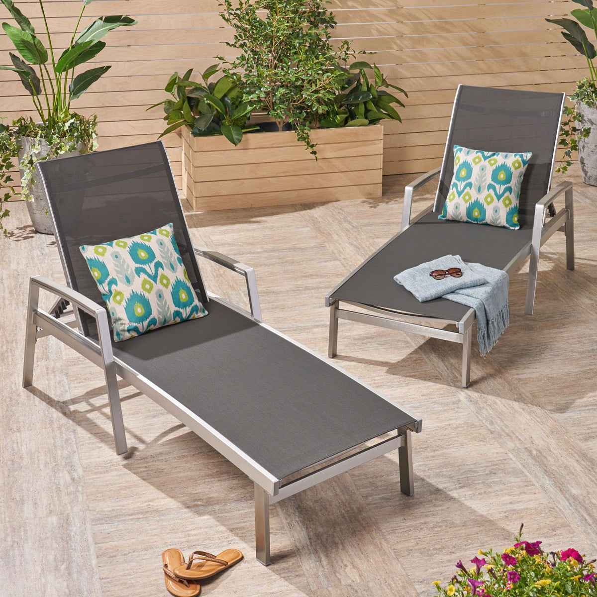 Oaxton - Chaise Lounge