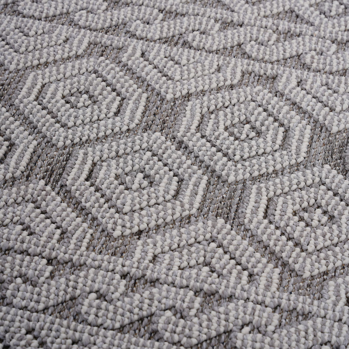 Guros - 8' X 10' Geometric Indoor / Outdoor Area Rug - Gray / White