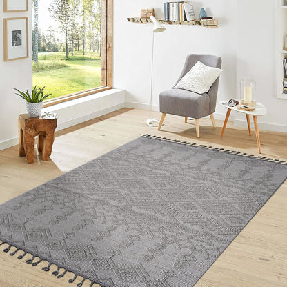 Guros - 6' X 9' Traditional Indoor / Outdoor Area Rug - White